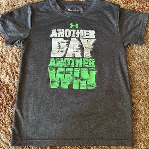 Boys UA Size 7 S/S Tee